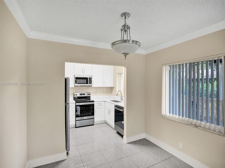Property Photo:  920 SW 28th St 1  FL 33315 