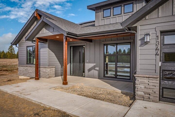 Property Photo:  1344 W Findley Ln  WA 99006 