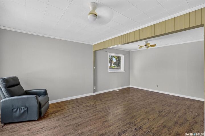 Property Photo:  453 21st Street E  SK S6V 1M2 