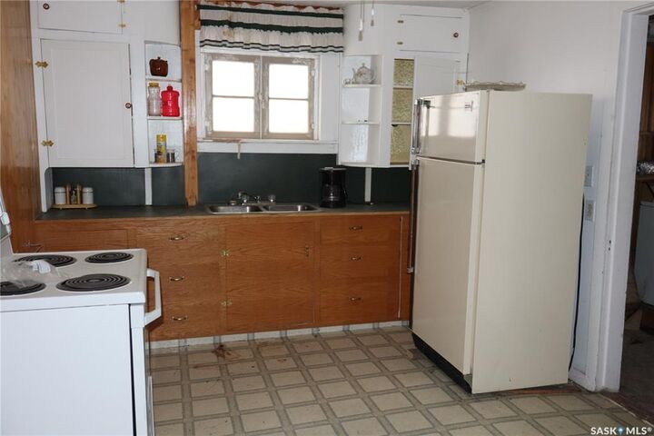 Property Photo: 311 2nd Avenue W SK S0H 0B0