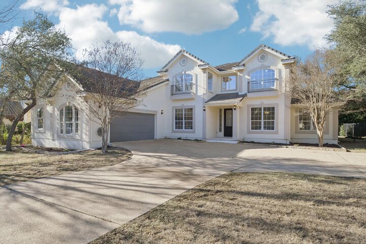 Property Photo: 10 Lost Meadow Trail TX 78738