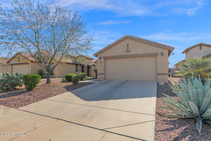 Property Photo:  915 W Desert Seasons Drive  AZ 85143 
