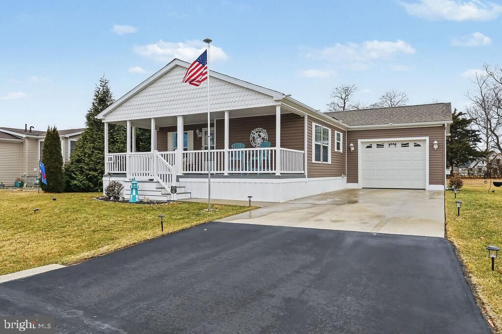 Property Photo: 18 Buckingham Drive DE 19958