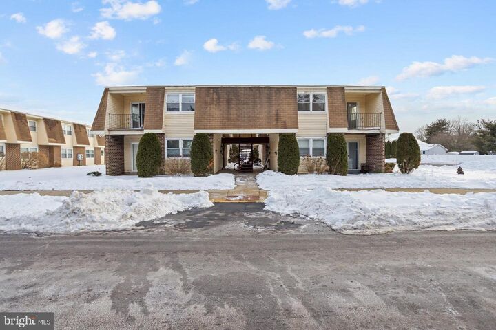 Property Photo:  11-6 Florence Tollgate Place  NJ 08518 