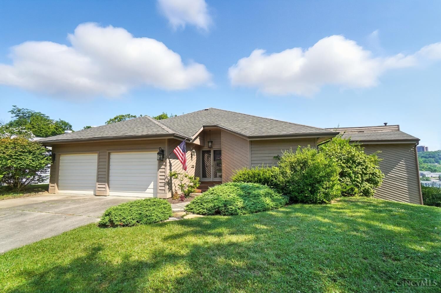 Property Photo:  2088 Raeburn Drive  OH 45223 