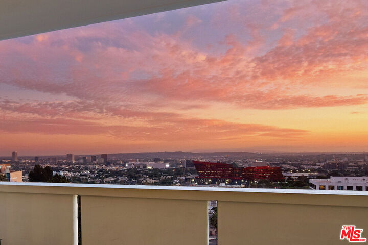 Property Photo:  8787 Shoreham Dr  CA 90069 