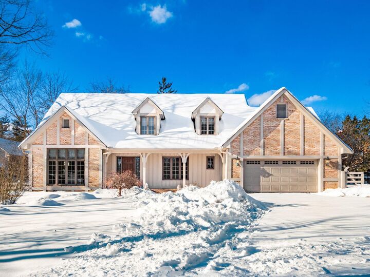 Property Photo:  812 Hard Road  OH 43235 