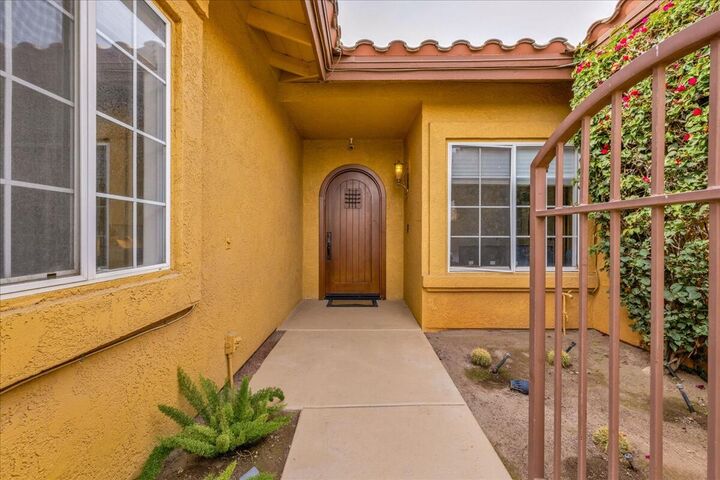 Property Photo: 40865 Avenida Estrada CA 92260