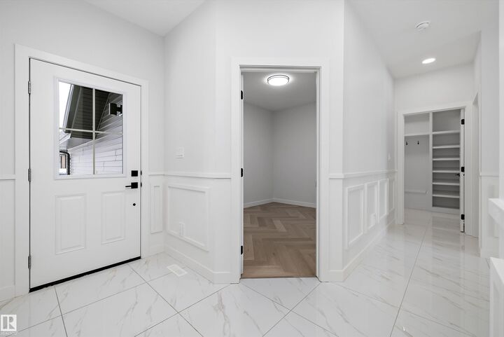 Property Photo:  236 Kinglet Boulevard NW  AB T5S 0W4 