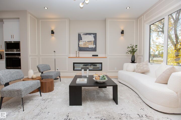 Photo de la propriété:  9127 143 Street NW  AB T5R 0P5 