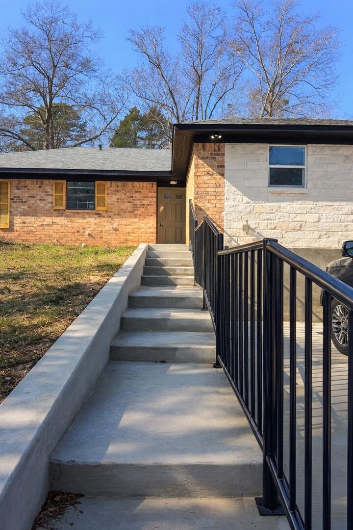 Property Photo:  301 Belmont Dr  TX 75672 