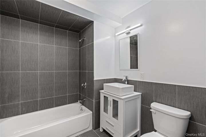 Property Photo:  135 Wakefield Avenue 304  NY 10704 