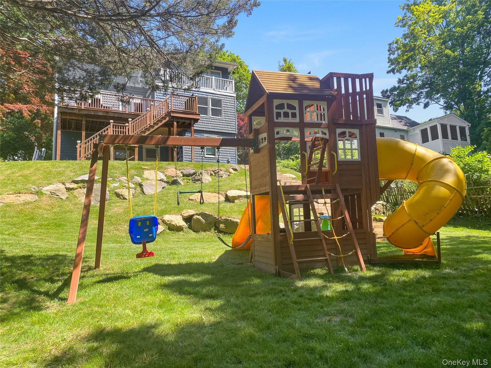 Property Photo:  300 Washington Avenue  NY 10570 