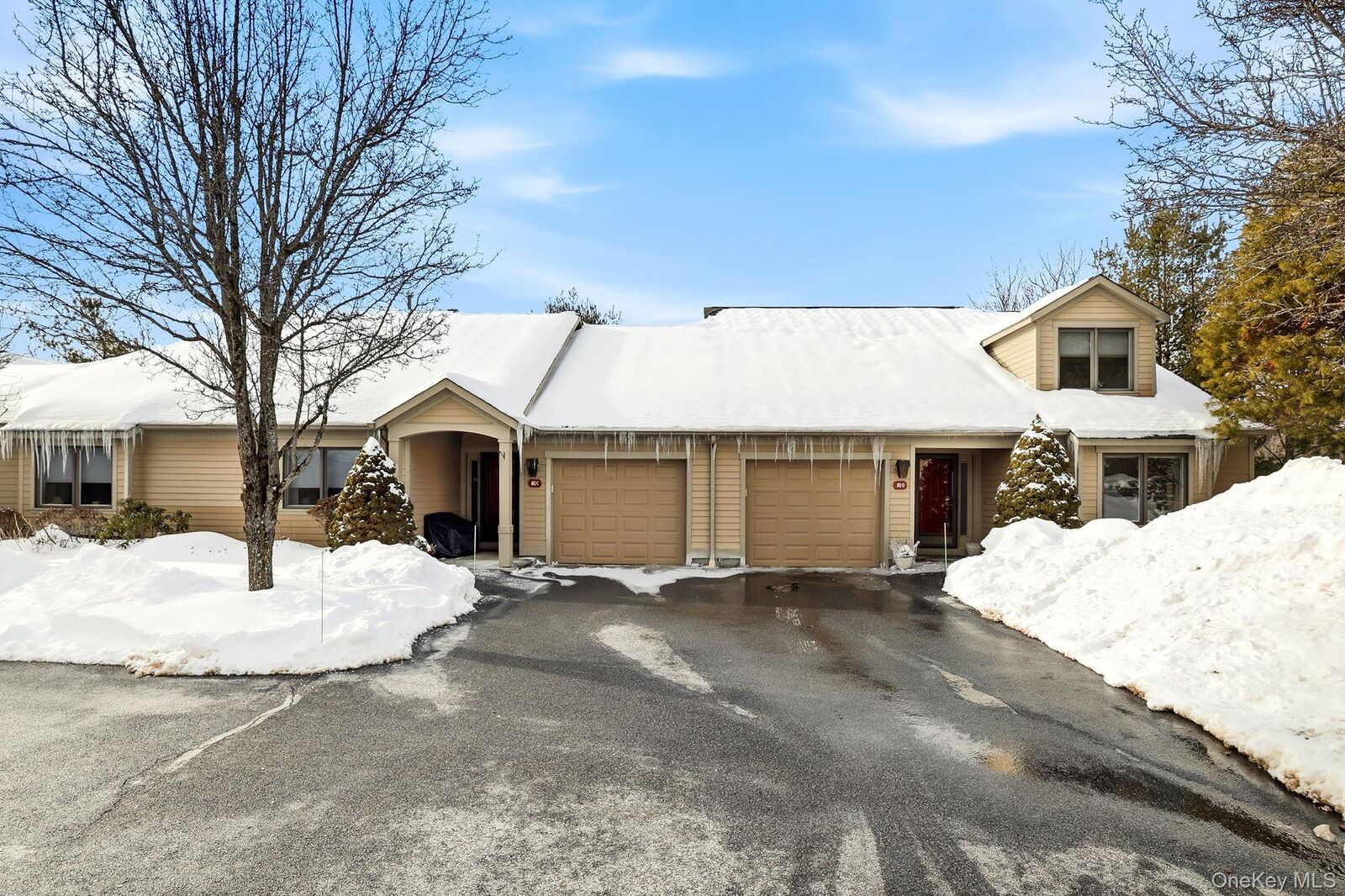 Property Photo: 882 Heritage Hills D NY 10589