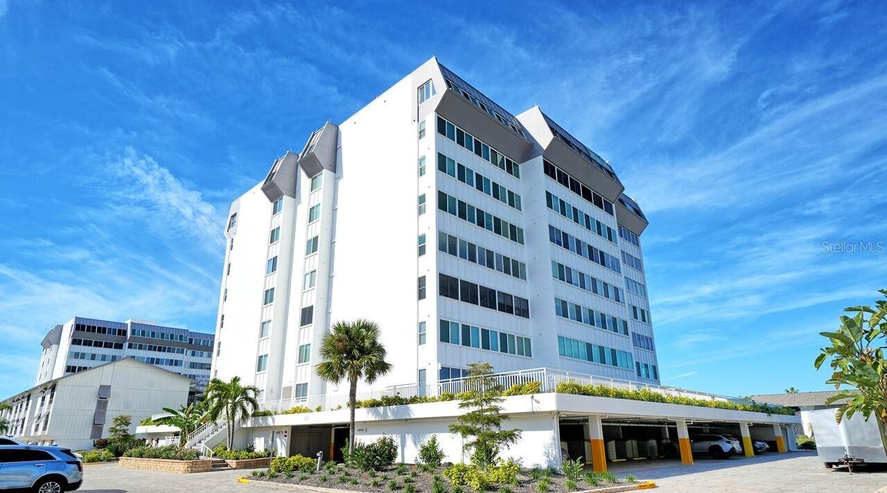 Property Photo: 1125 W Peppertree Drive 302 FL 34242