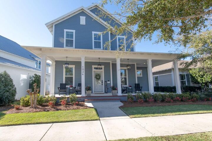 Property Photo:  1024 Kershaw Drive  FL 34787 