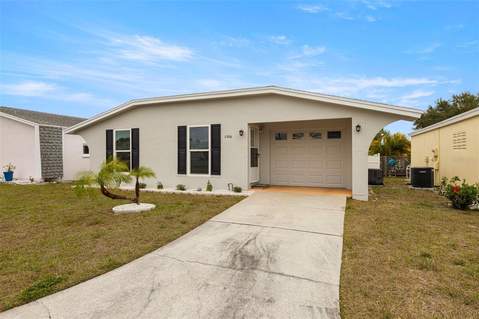 Property Photo: 1016 Ibis Court FL 34698