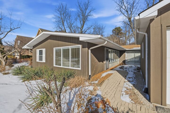 Property Photo:  5611 S Quincy Street S  IL 60521 