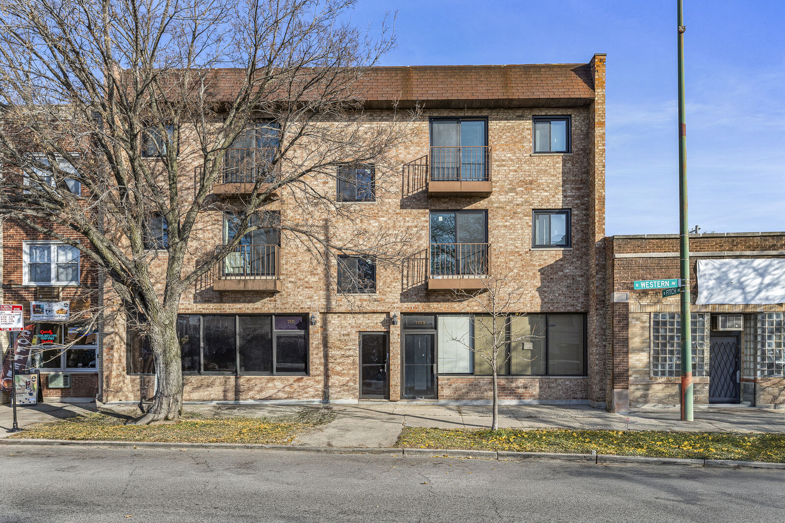 Property Photo:  7109 N Western Avenue 2N  IL 60645 