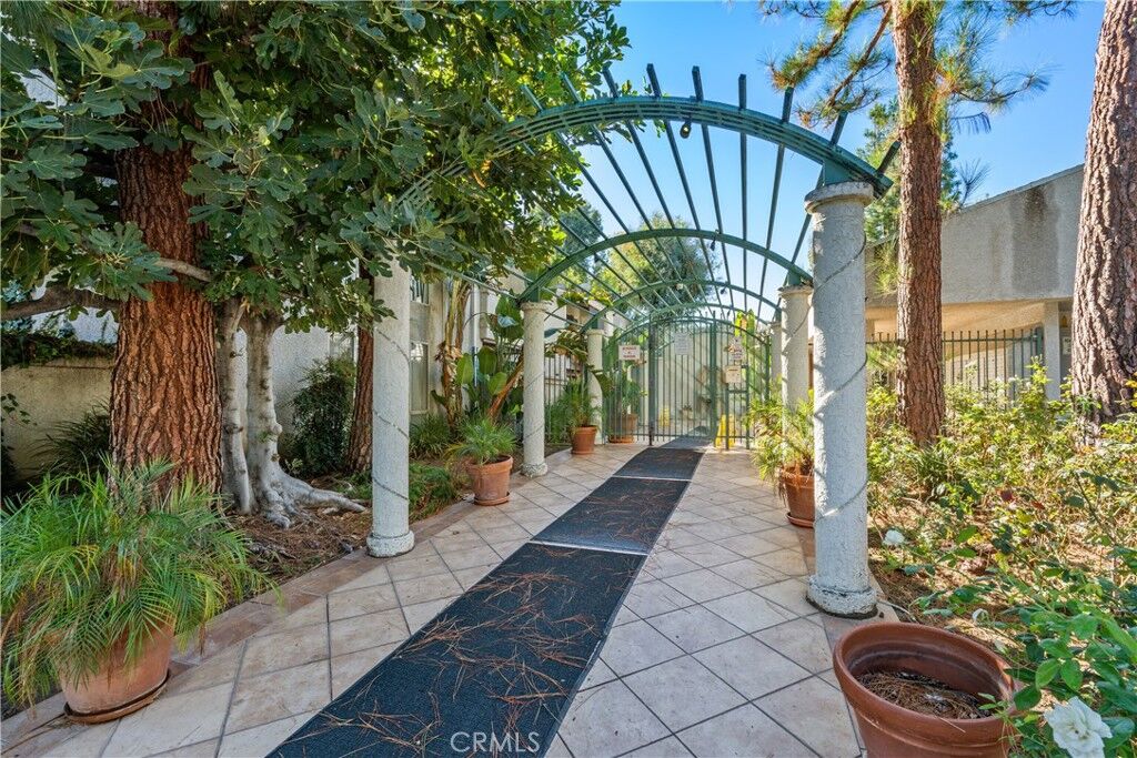 Property Photo:  20134 Leadwell St. 218  CA 91306 