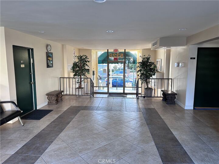 Property Photo:  5328 Newcastle Avenue 65  CA 91316 