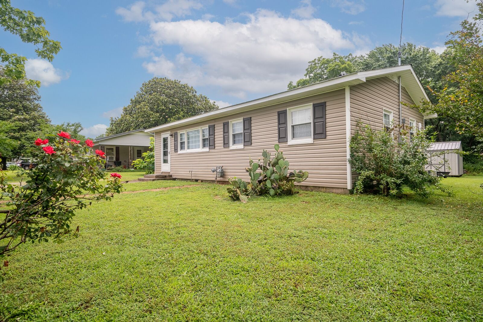 Property Photo: 502 N Main St TN 38469