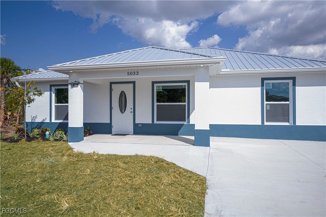 Property Photo:  5033 N Peachtree Circle  FL 33935 