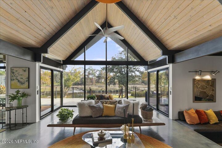 Property Photo: 1649 Brookside Circle E FL 32207