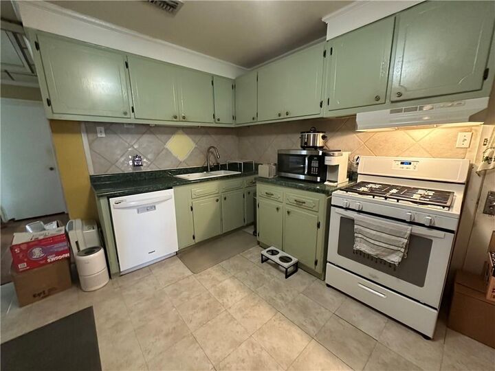 Property Photo:  729 Blanche Street  LA 70003 