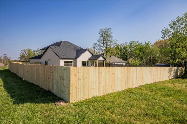 Property Photo:  2 Hebrides Circle  AR 72715 