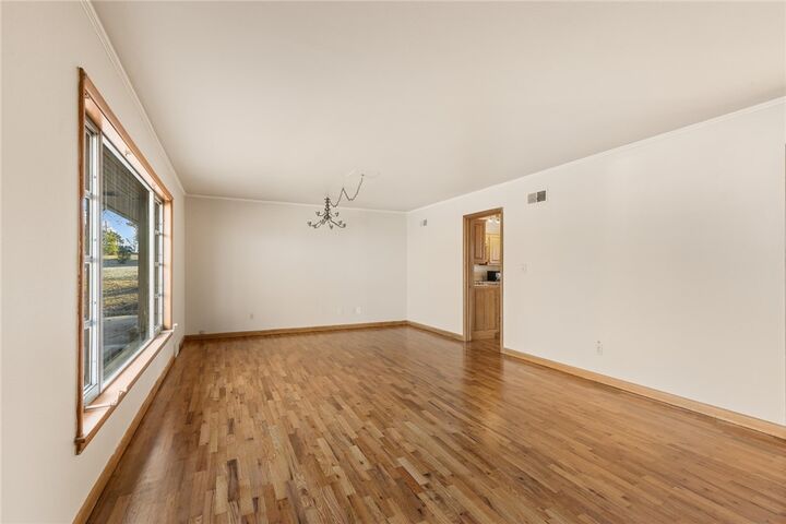 Property Photo: 624 E South AR 72601