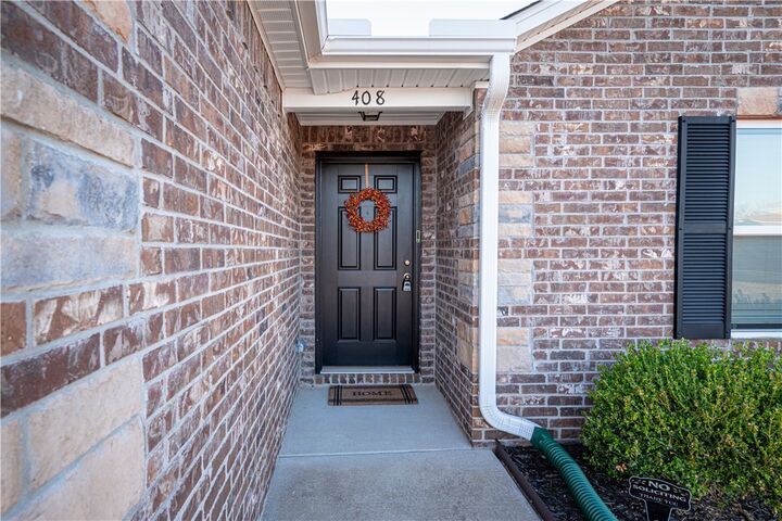 Property Photo:  408 W Pittsfield Street  AR 72761 