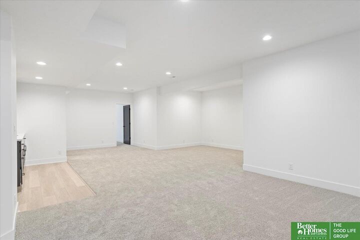 Property Photo:  5717 N 198th Street  NE 68022 