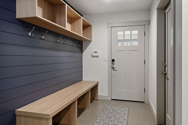 Property Photo:  680 SW Otter Way  OR 97702 