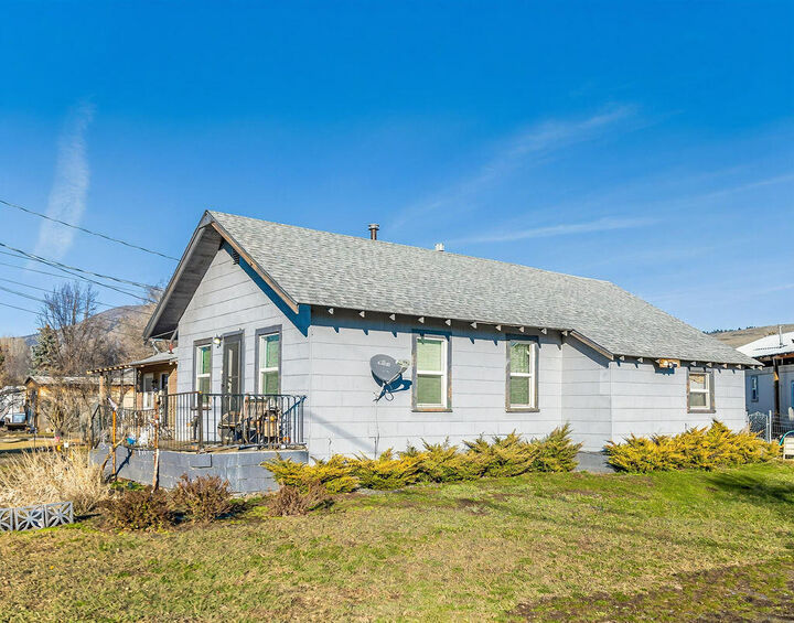 Property Photo:  2539 Kane Street  OR 97603 