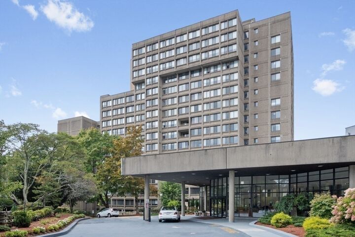 Property Photo:  250 Hammond Pond Pkwy 102N  MA 02467 