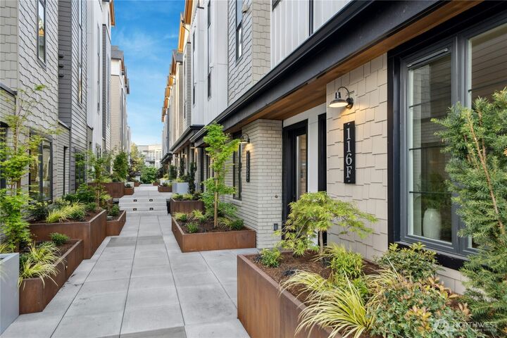 Property Photo:  116 F  2nd Street S  WA 98033 