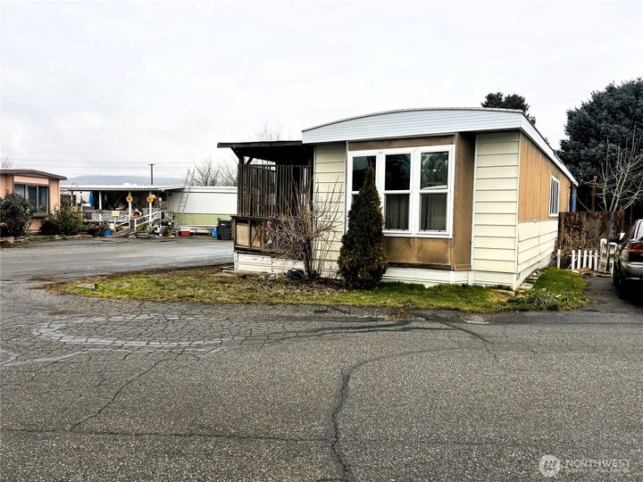 Property Photo:  1305 N Wenatchee Avenue 22  WA 98801 
