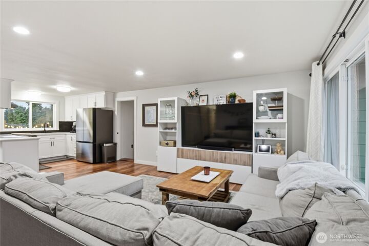 Property Photo:  422  216th Street SW  WA 98021 