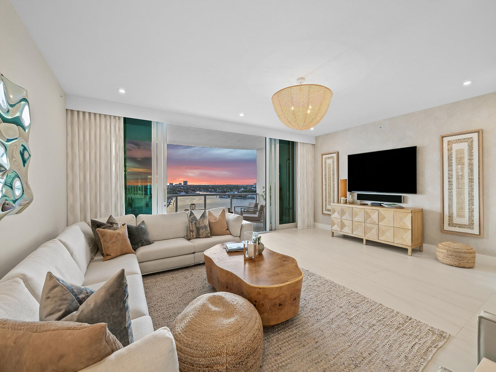 Property Photo:  321 N Birch Road 1002  FL 33304 