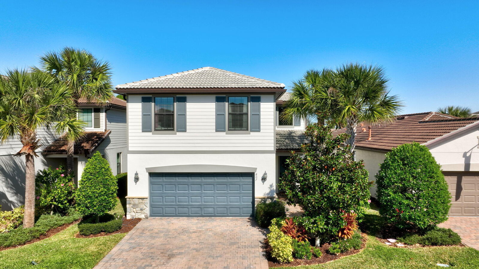 Property Photo:  807 SE Villandry Way  FL 34984 