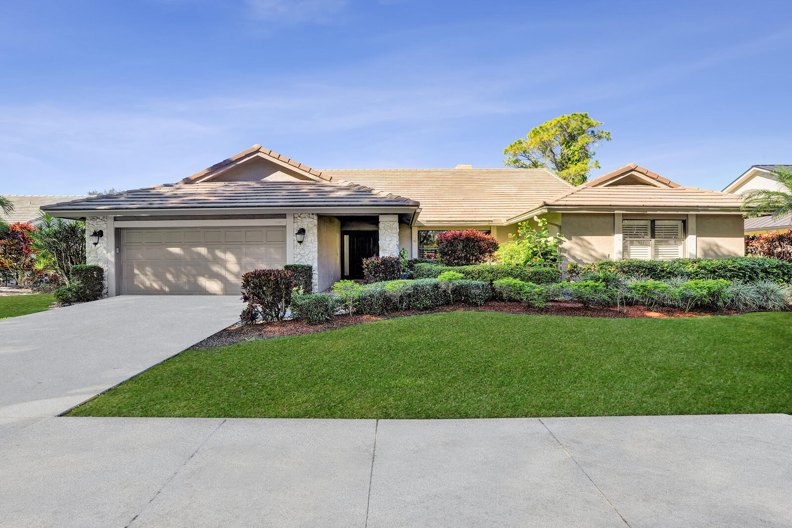 Property Photo:  2413 NW 40th Circle  FL 33431 