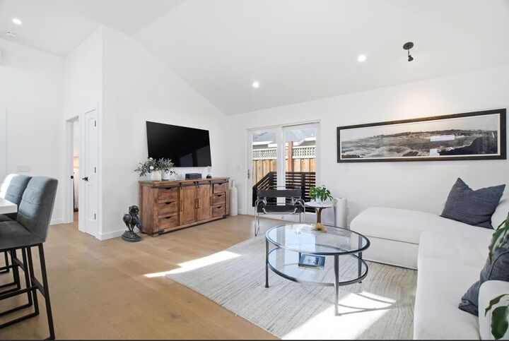 Property Photo: 1510 Jasmine Street CA 94402