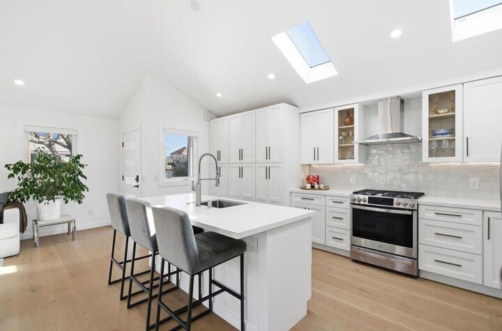 Property Photo:  1510 Jasmine Street  CA 94402 