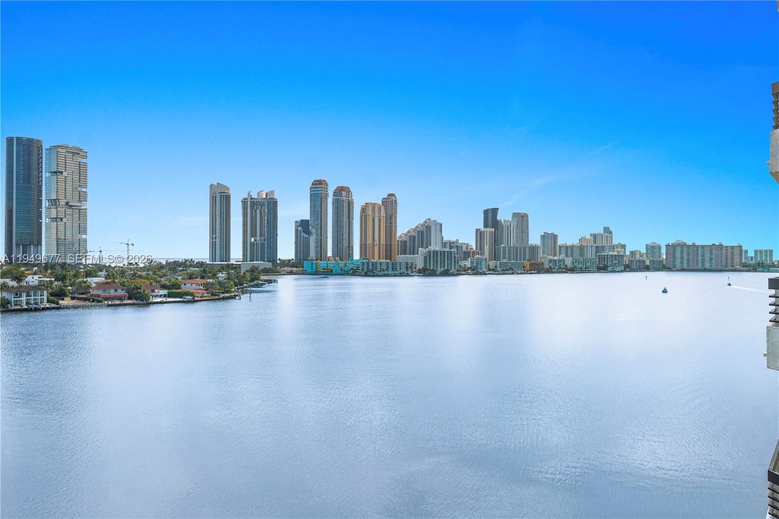 Property Photo:  3600 Mystic Pointe Dr 1017  FL 33180 