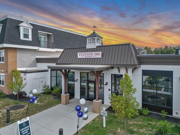 Property Photo:  280 Salmon Brook Street 4309  CT 06035 