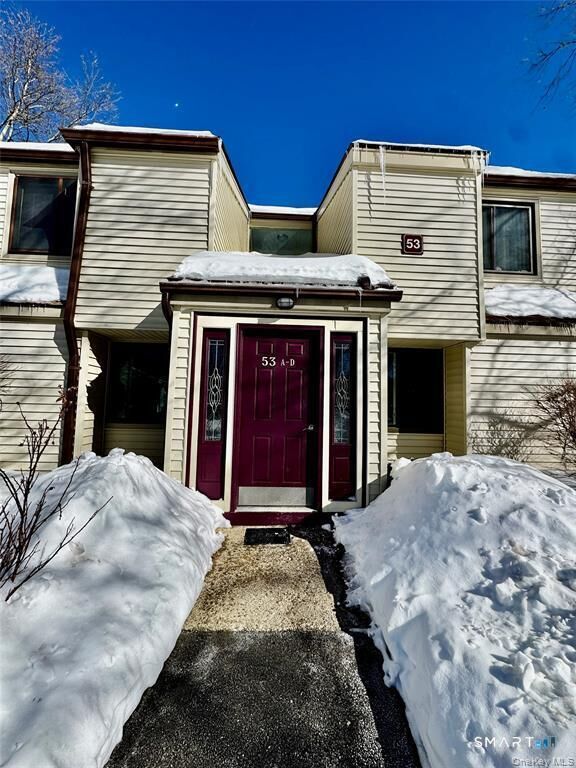 Property Photo:  53 Jefferson Oval B  NY 10598 