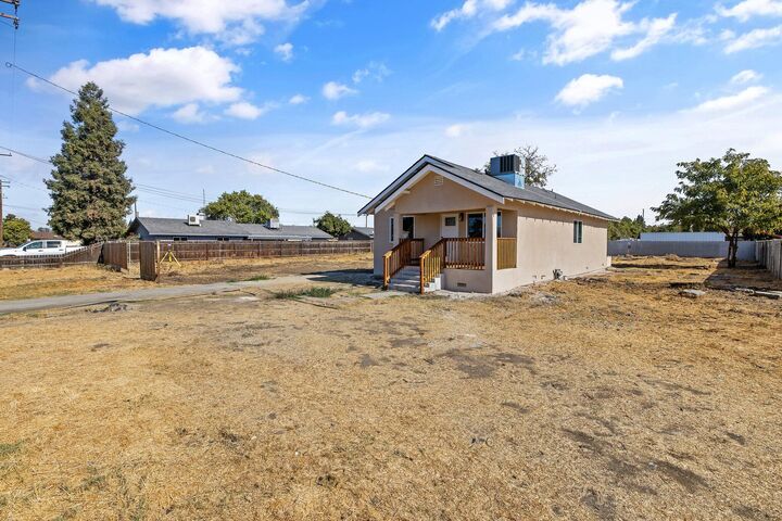 Property Photo: 1344 S Liberty Street CA 93292