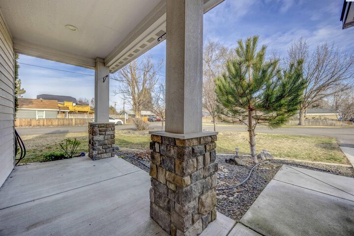 Property Photo:  3742 Grant Loop  WA 99353 