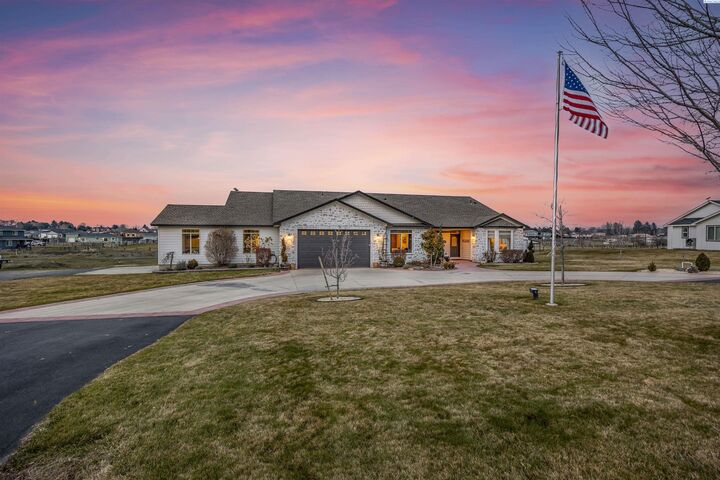 Property Photo:  8101 Olin Ct  WA 99301 